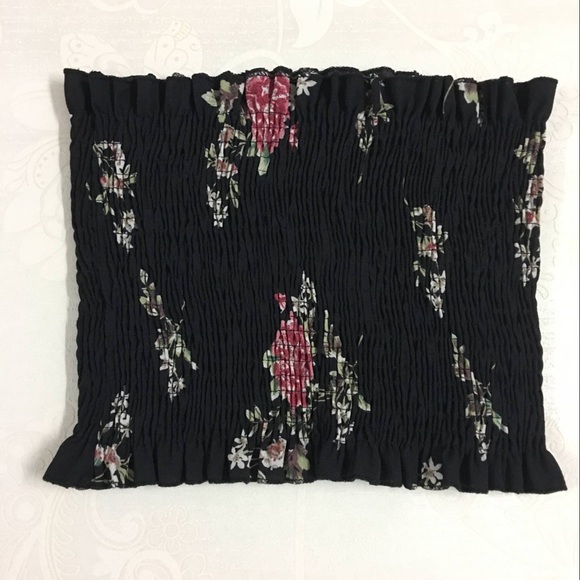 Tops - Black floral ruffled tube crop top bandeau
